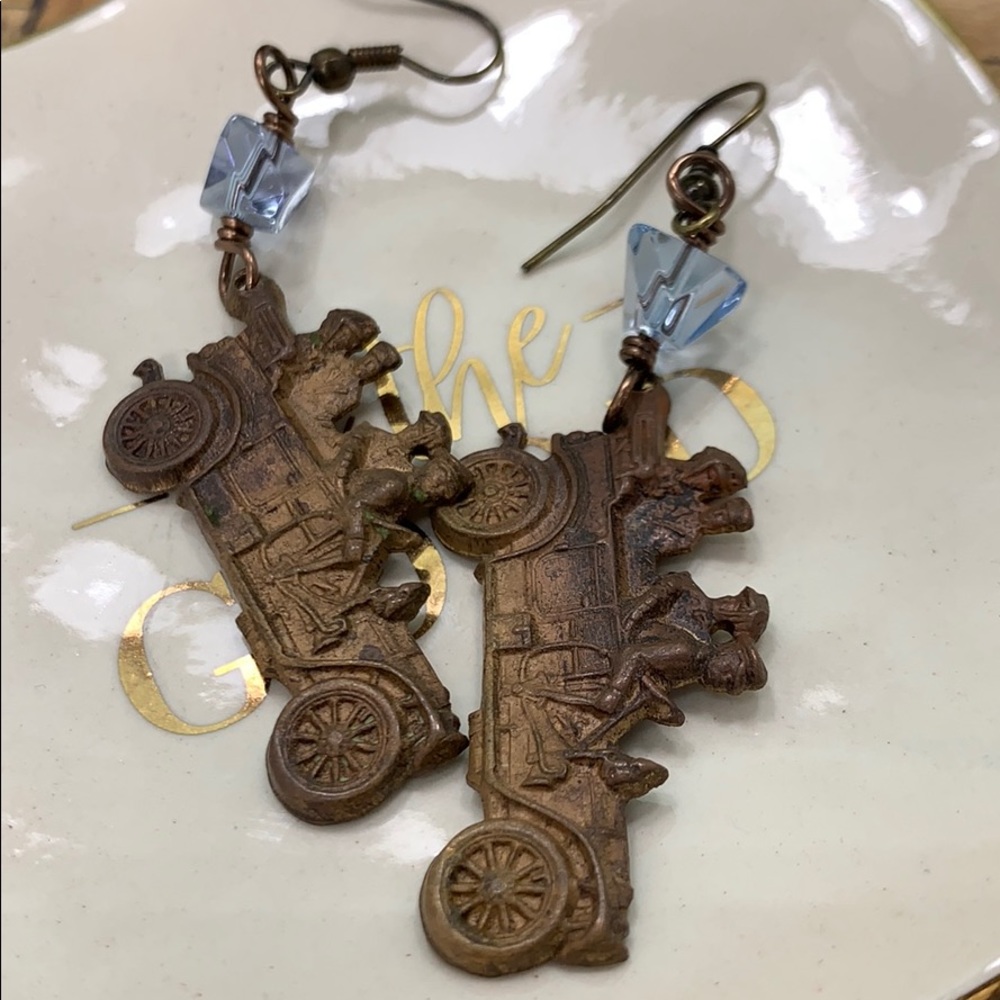 ⭐️Adorned Crown artisan assemblage Vintage brass cars blue bead earrings